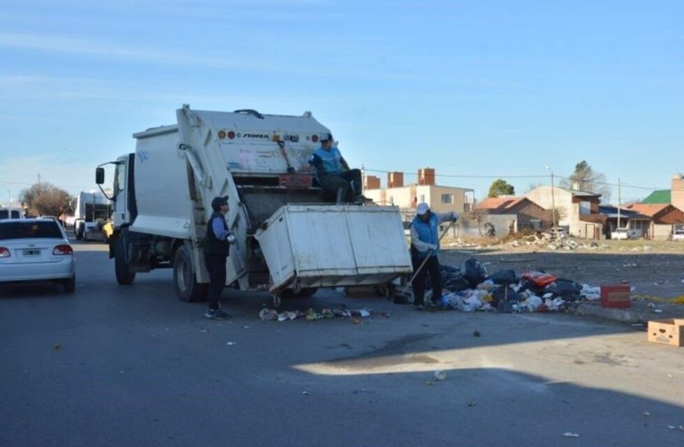 Antes de tomarse licencia Artero negoció la vuelta de los recolectores de residuos
