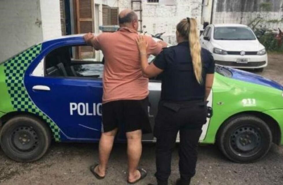 Le cortaron la luz y con un hacha arremetió contra una camioneta de EDEN