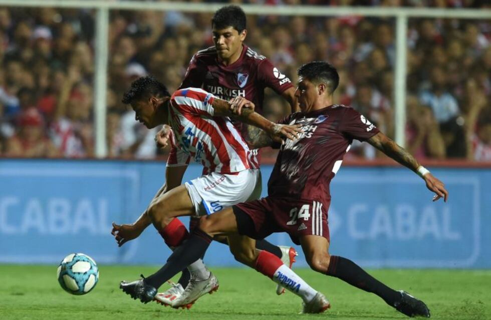 River venció 2-1 a Unión y se mantiene como único puntero de la Superliga