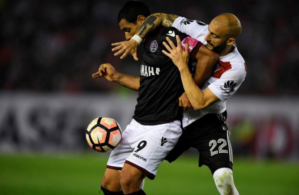 Los provocadores botines que usó José Sand ante River