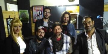 Oberto y su banda, tocando todos los temas\u002E