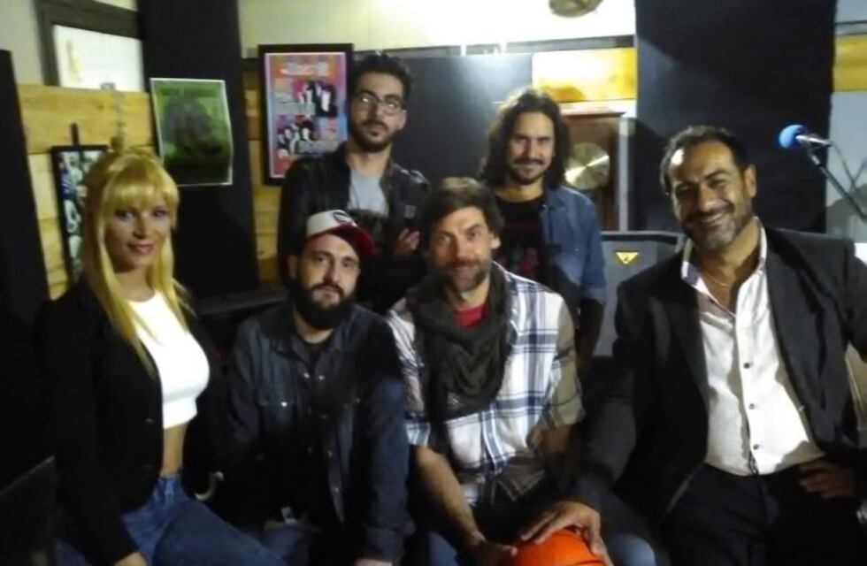 Oberto lo canta: le gustaría subir al escenario con la Mona Jiménez