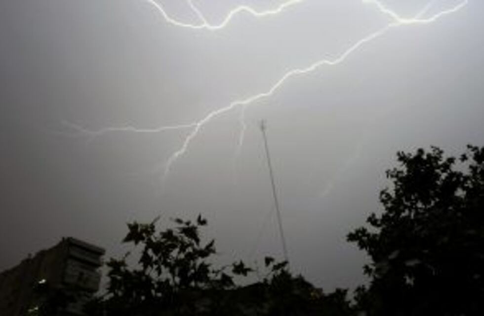 Anuncian tormentas eléctricas para las zonas afectadas por los incendios
