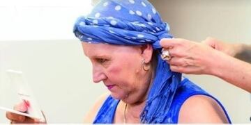 Paciente oncológica asesorada para estar más elegante y asistir a una fiesta\u002E (Gentileza Polasek)