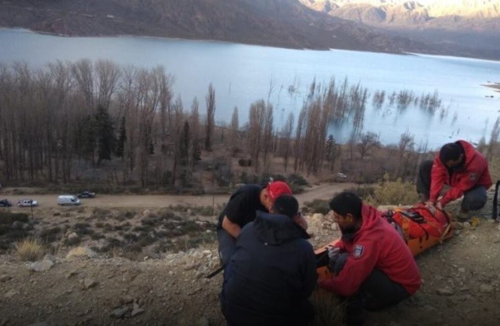 Rescataron a un turista inglés que cayó de un barranco