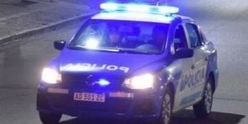 Balearon el auto de un policía de Infantería