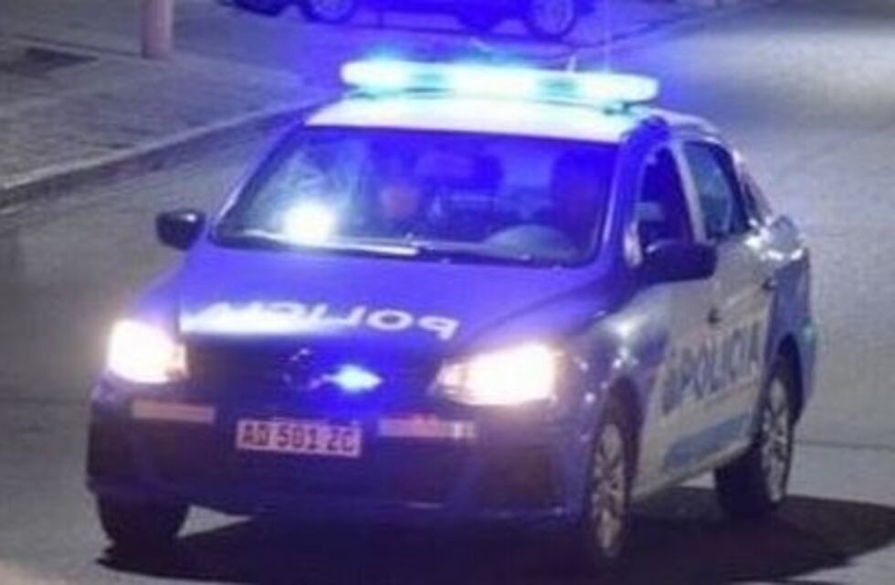 Balearon el auto de un policía de Infantería
