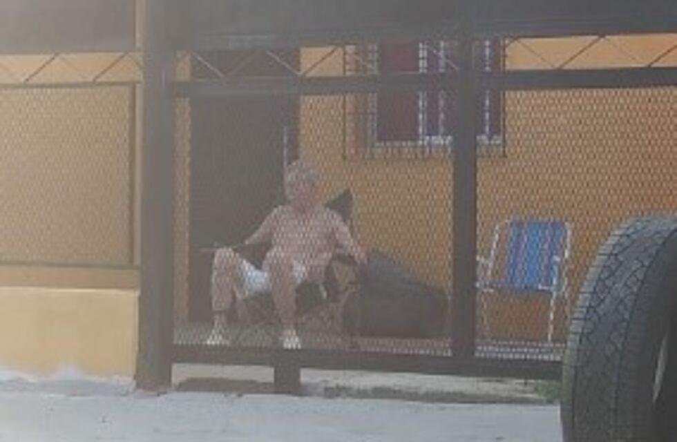 Femicida cumple su condena tomando sol en Concordia