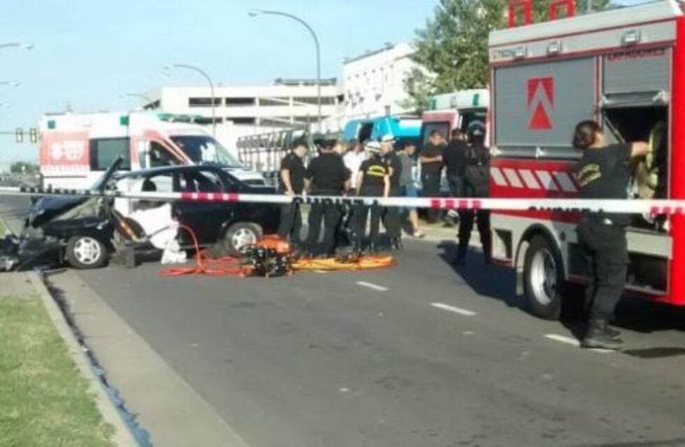 Viajaba con sus hijos, se descompensó, chocó y murió