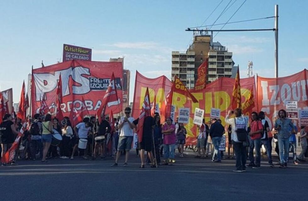 Corte total en el puente Centenario y parcial en el Maipú en repudio a las reformas