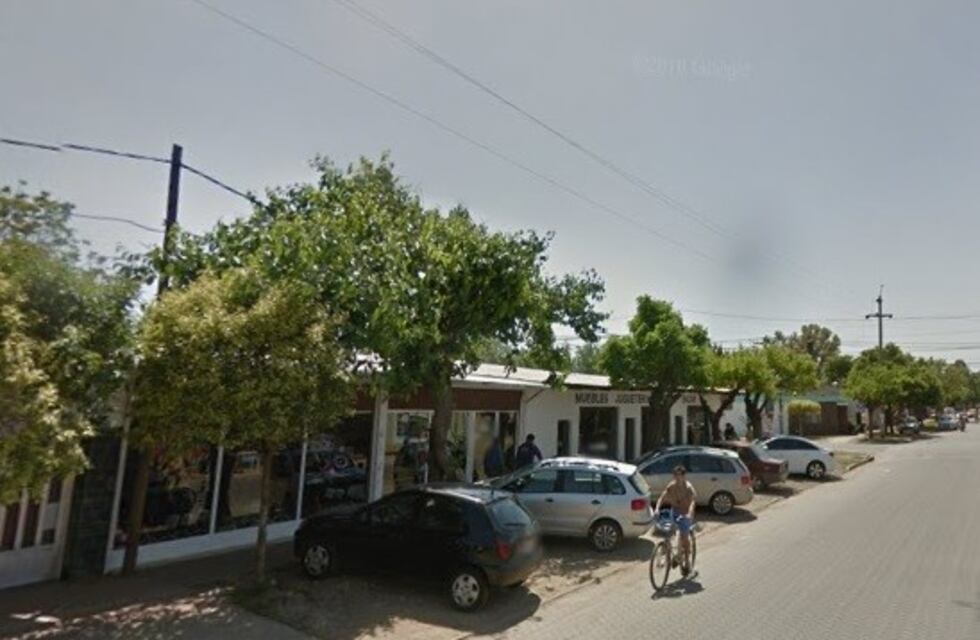 Delincuentes vestidos como obreros robaron un negocio y huyeron en un utilitario lleno de cigarrillos