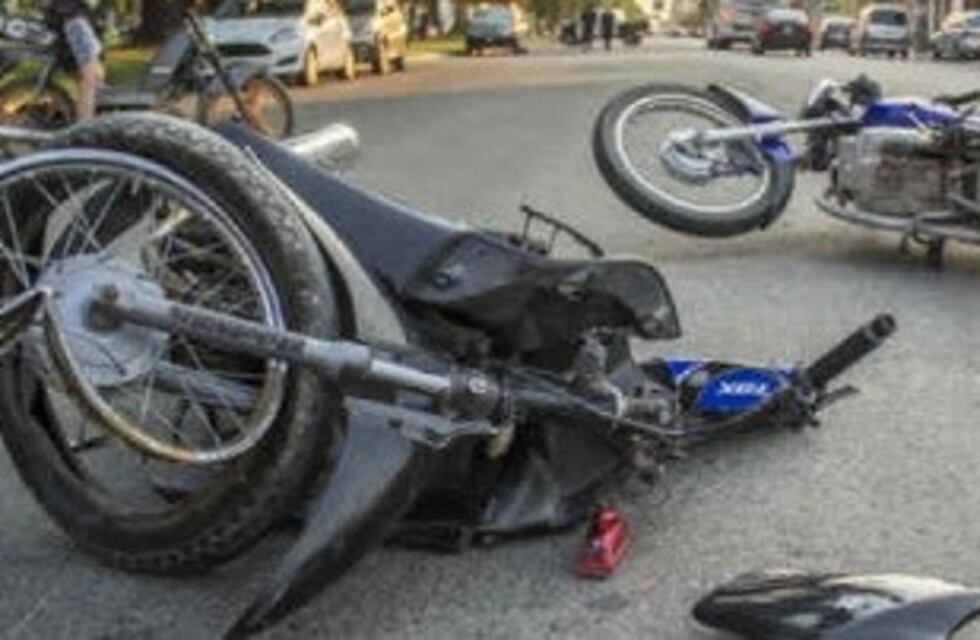 Un nuevo choque entre motos terminó con sus conductores hospitalizados