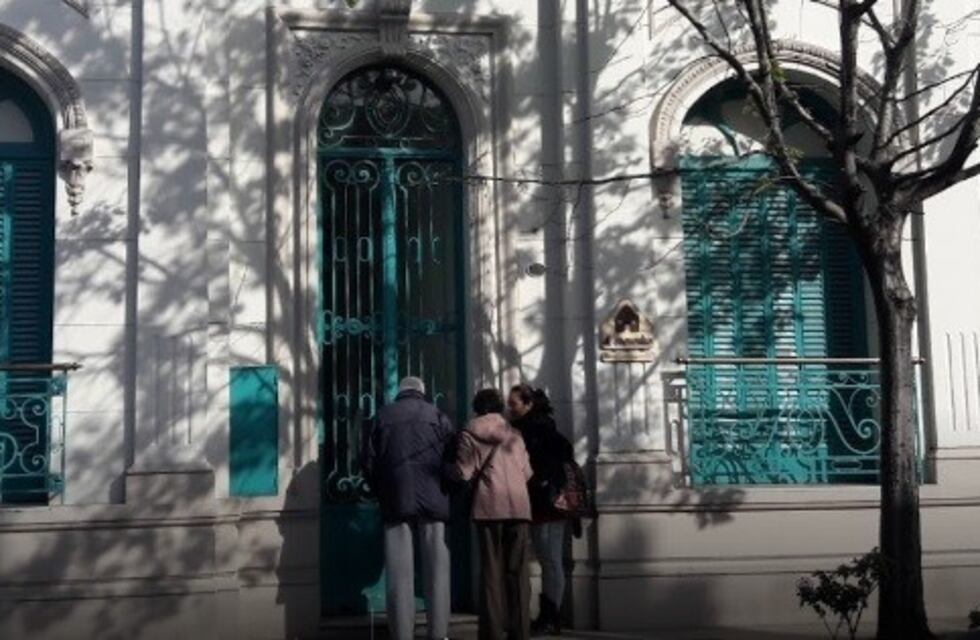 Denuncian a un geriátrico por maltrato contra una abuela fallecida: hay tres detenidos