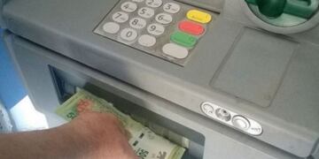 Arranca el pago del medio aguinaldo a empleados públicos\u002E
