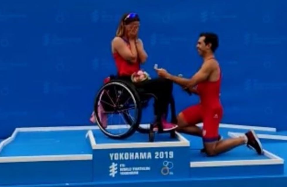 Una atleta en silla de ruedas cruzó la meta y una propuesta inesperada la esperaba del otro lado