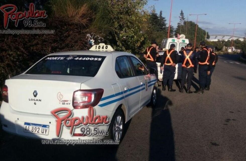Fuerte choque entre dos taxis en San Luis