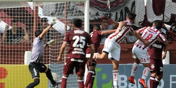 Lanús y Unión se enfrentaron en septiembre de 2016 por el torneo de Primera División\u002E (Archivo)