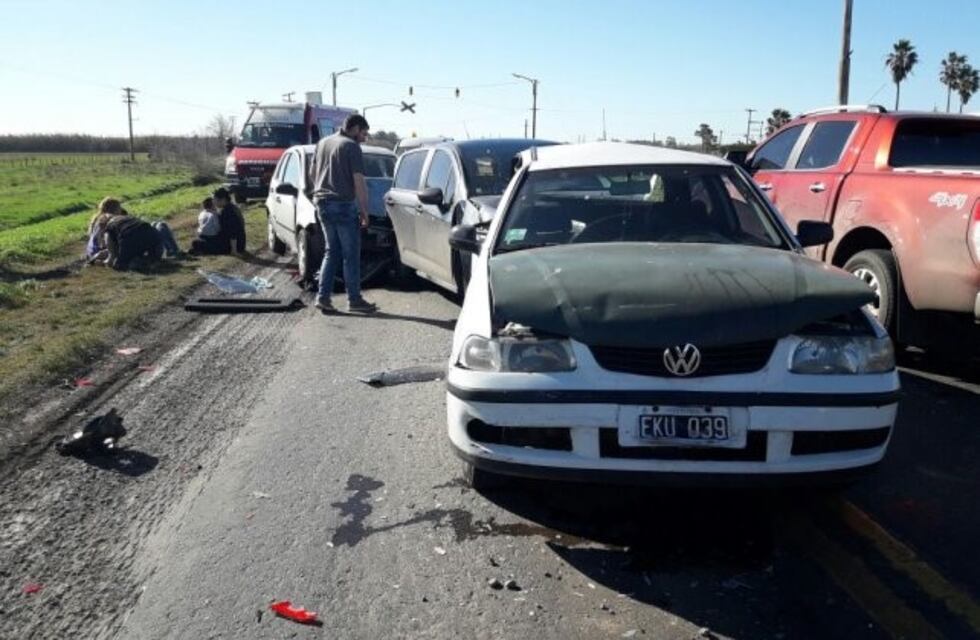 Accidente múltiple en la ruta 18 dejó al menos 10 heridos
