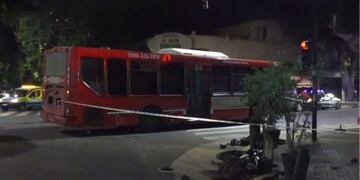 Choque fatal entre un colectivo y una moto en el barrio porteño de Floresta\u002E