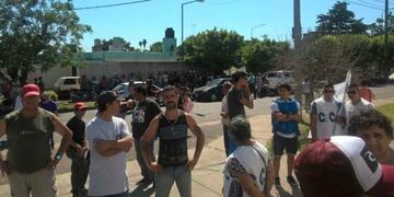 La concentración se produjo en las puertas del CIC de barrio Garetto\u002E (El Informante)