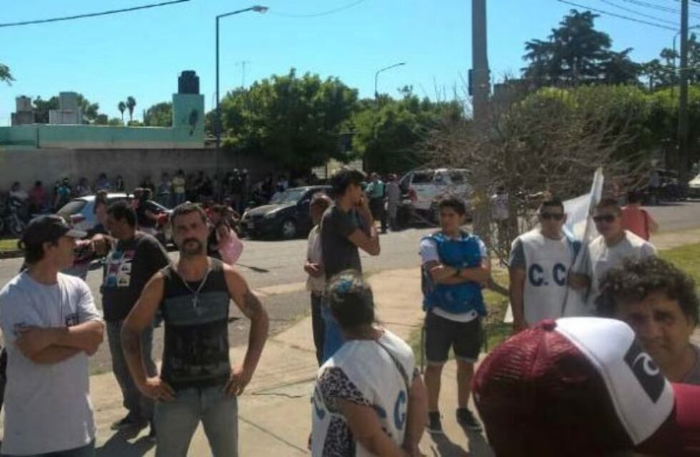 Distintas organizaciones reclamaron por la emergencia social en las puertas del CIC