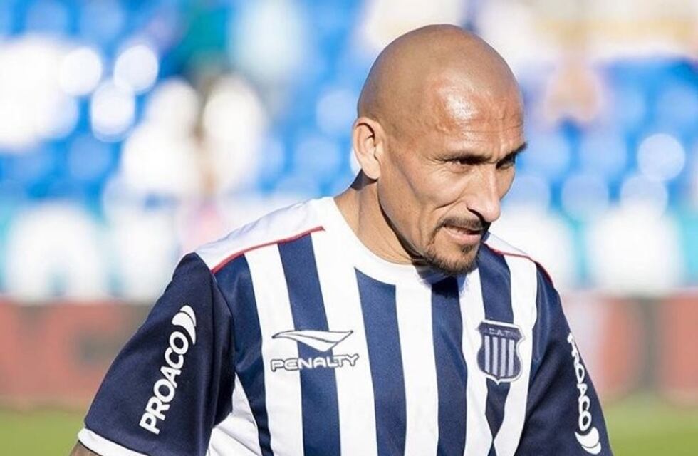 La emoción del Cholo con los mensajes de conocidos hinchas de la T por sus 40 años