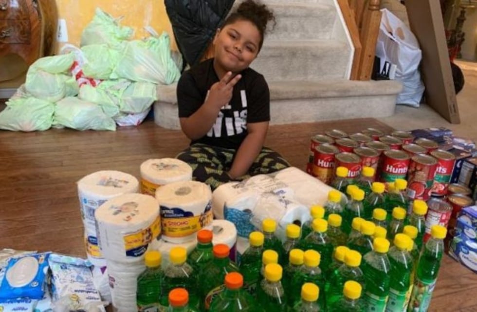 Solidaridad en tiempos de coronavirus: un niño usó sus ahorros para comprarle alimento a los ancianos en cuarentena