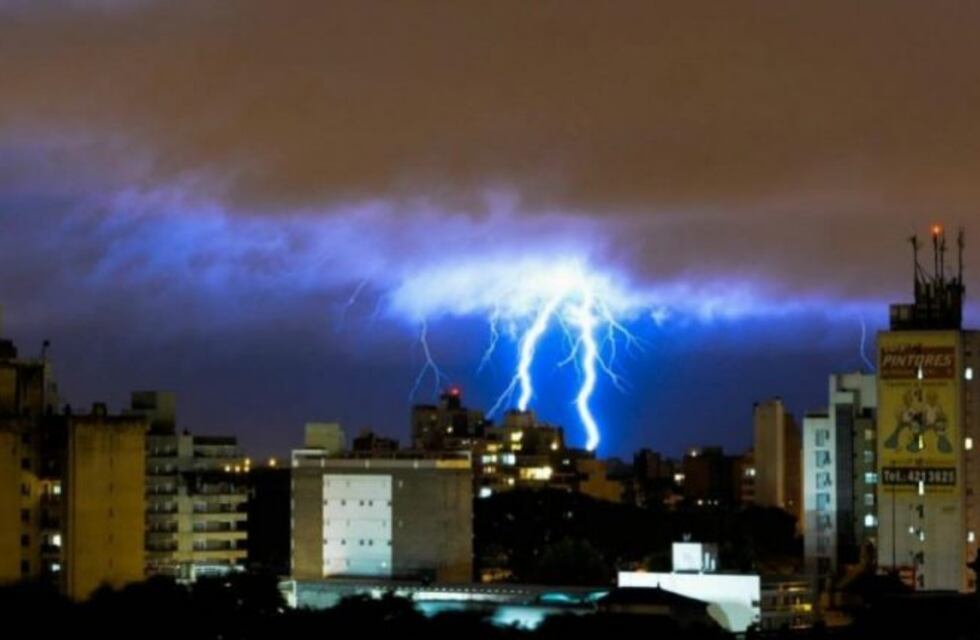 El tiempo sigue pesado y renovaron el alerta por tormentas