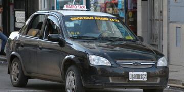 En Santa Fe los choferes de taxi, remiseros y transportistas escolares podrán trasladar mercadería puerta a puerta\u002E (Archivo)