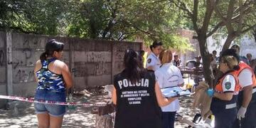 La policía hizo las pericias correspondientes en la escena del crimen\u002E