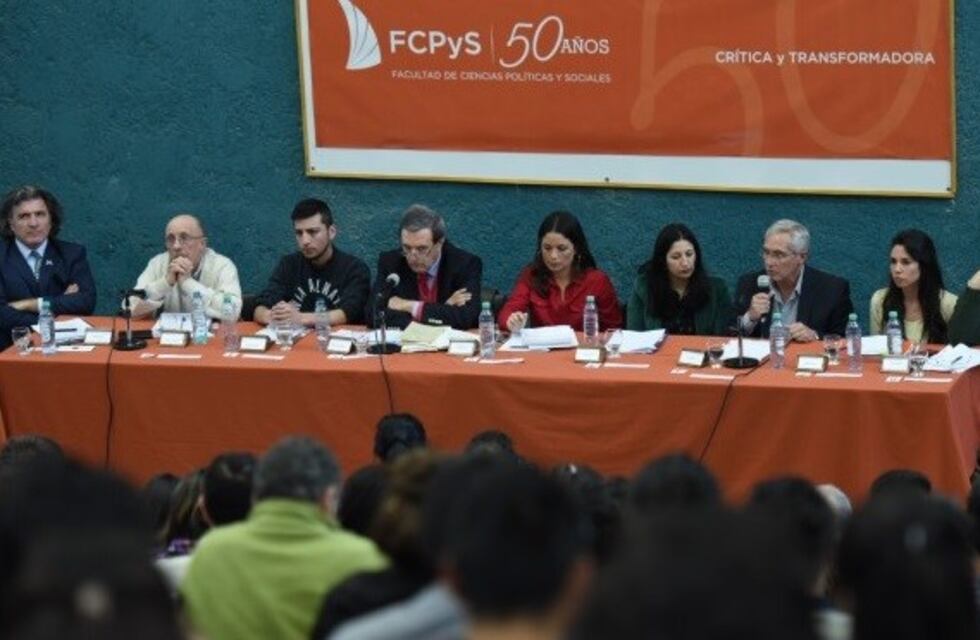 Los precandidatos debatieron a todo o nada en la UNCuyo