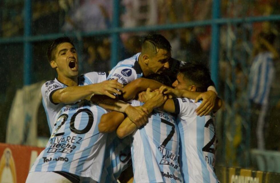 Copa Libertadores: Atlético Tucumán venció 2-1 a Peñarol y sigue en carrera