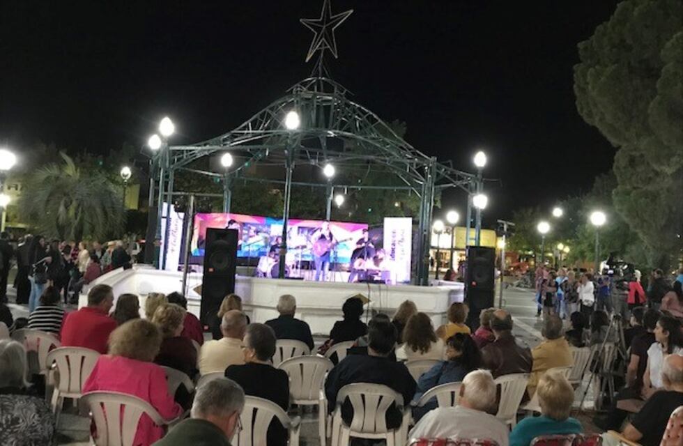 A pura música, canto y baile cerró el ciclo Música en la Plaza