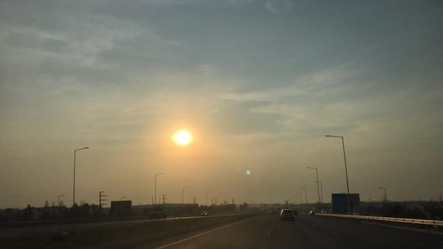 Cielo algo nublado y con humo en Córdoba\u002E