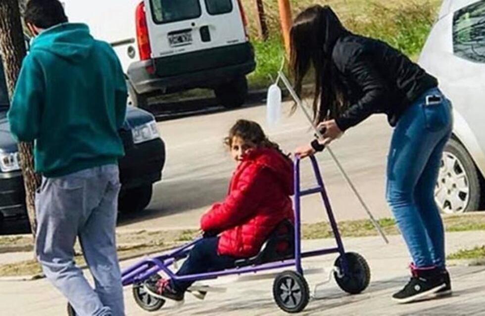 Estudiantes cordobeses diseñaron "autitos hospitalarios" para niños que están internados
