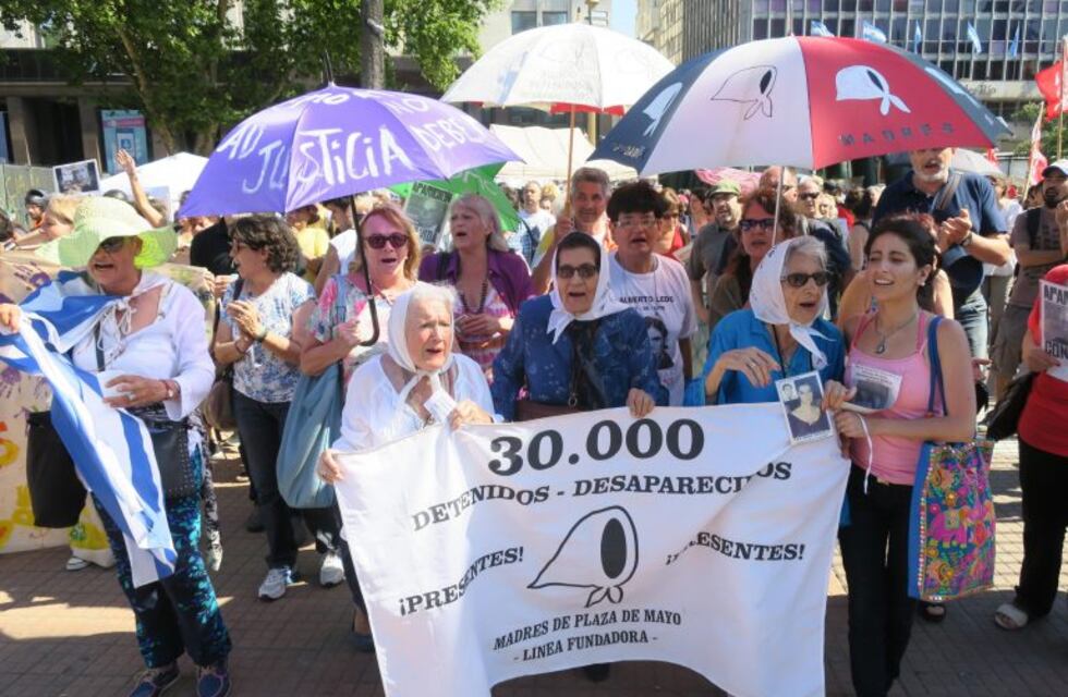 Las Madres suspenden las actividades de hoy en Plaza de Mayo por el temporal