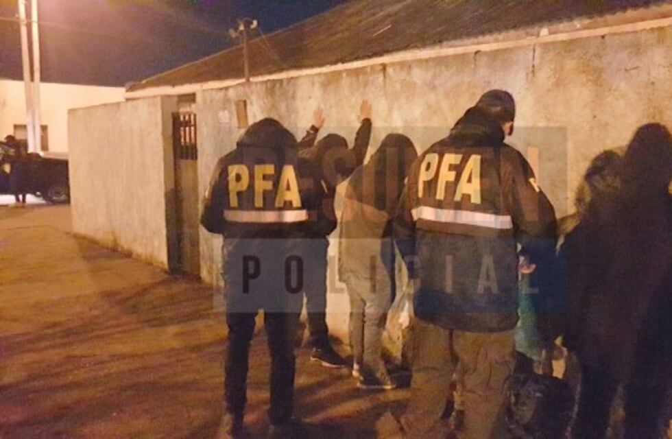 Demoraron un vehículo que llevaban a bordo sustancia estupefaciente