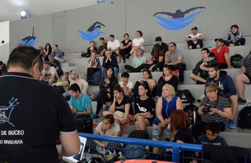 Se dictó la Clínica de Buceo en el Natatorio Municipal