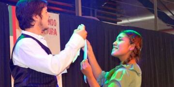 Los jóevenes participan de la propuesta\u002E