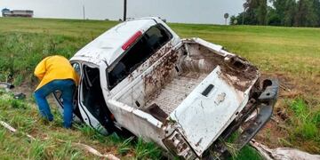 La camioneta en al que se movían custodios de Perotti volcó en la autovía 19\u002E (Twitter)