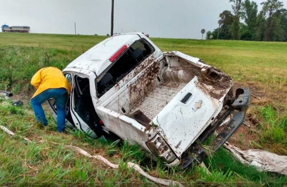 Volcó camioneta de los custodios de Perotti y hay dos heridos