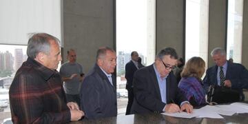 Mario Negri, Héctor Baldassi y Luis Juez en Tribunales en una presentación contra Manuel Calvo\u002E