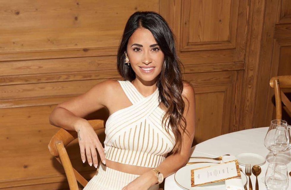 El look urbano súper trendy de Antonela Roccuzzo que combina comodidad y elegancia