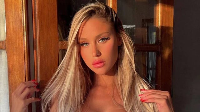 Minifalda y remera manga larga: Agustina Añón subió la temperatura en Instagram con su outfit otoñal