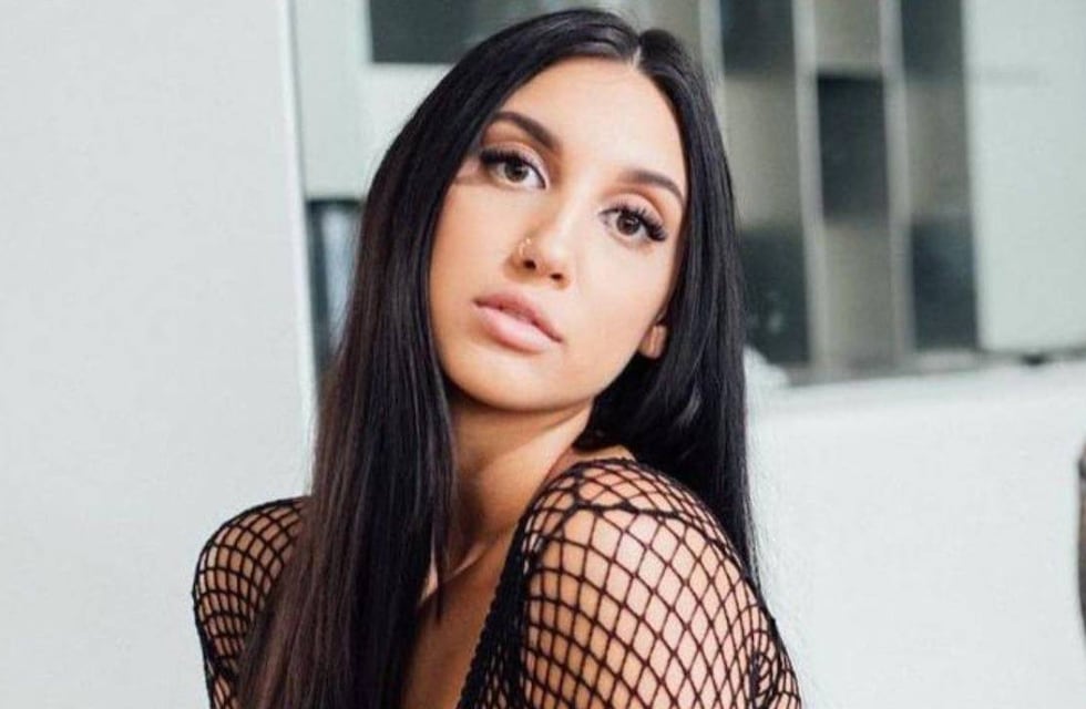 Mati, la supuesta hermana de Mia Khalifa, casi deja ver demás con una extrema microbikini
