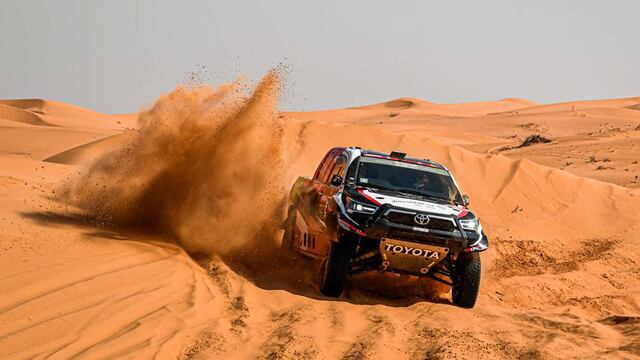 Yazeed Al Rajhi, primer saudí en ganar una etapa en la categoría T1 de Autos como local.