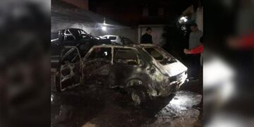Ella sospecha que fue el ex el que incendió su coche.