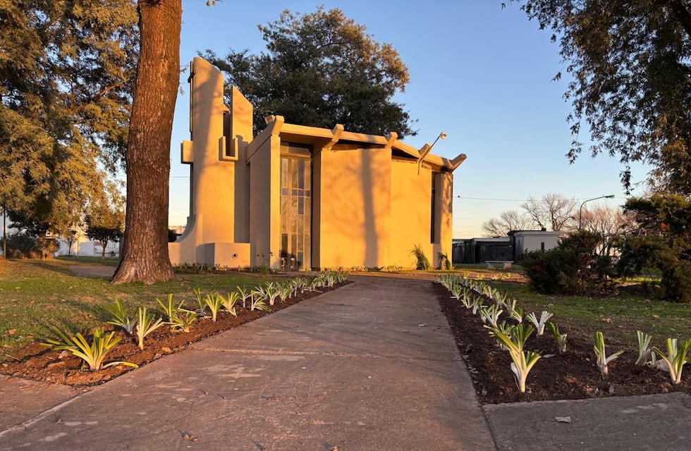 Tareas de jardinería y mejoras en la iluminación en el Cementerio Municipal