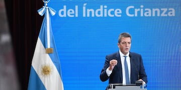 Sergio Massa, en la mira después de la inflación que volvió a subir en febrero.