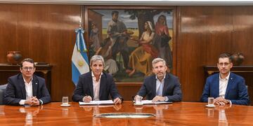 Rogelio Frigerio junto a Luis Caputo.